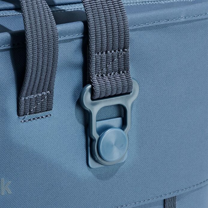 carryouttm-soft-cooler-tote-20-l-r1 250815_hydro_cooler_details_14838_2_4.jpg