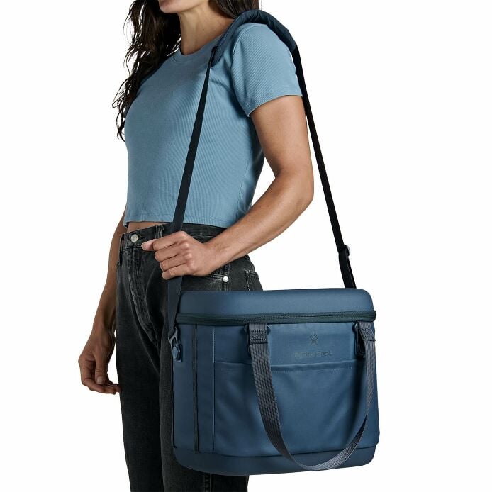 carryouttm-soft-cooler-15-l-w1 250815_hydro_s26_hb_14556_6.jpg