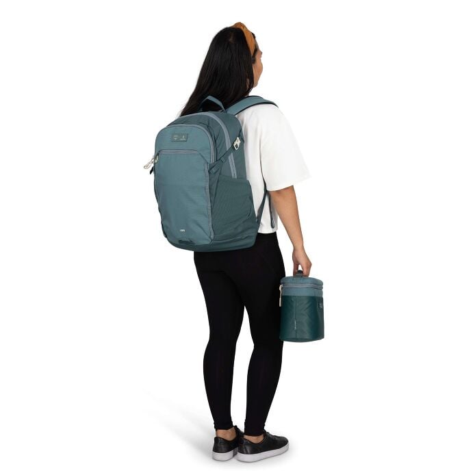 osprey-axis-x-hydro-flask-campus-essentials-bundle-l8 axisxhydroflask_s26_onbody2_cascadeblue_10007249_2.jpg