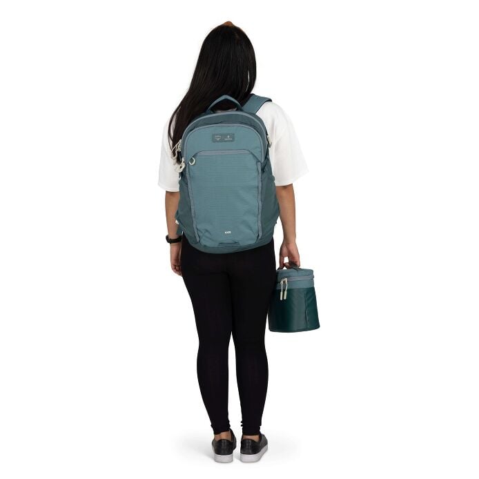 osprey-axis-x-hydro-flask-campus-essentials-bundle-l8 axisxhydroflask_s26_onbody3_cascadeblue_10007249_2.jpg