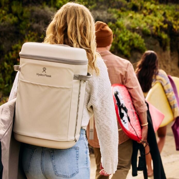 carryouttm-backpack-22-l-n7 hf_carryout_bouwer_d1_l1_torrey_pines_lifestyle_0974_2.jpg