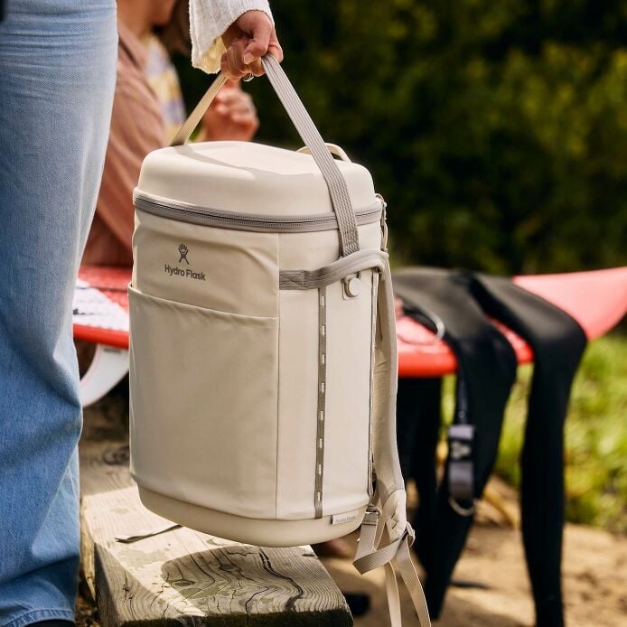 carryouttm-backpack-22-l-n7 hf_carryout_bouwer_d1_l1_torrey_pines_lifestyle_1444_2.jpg