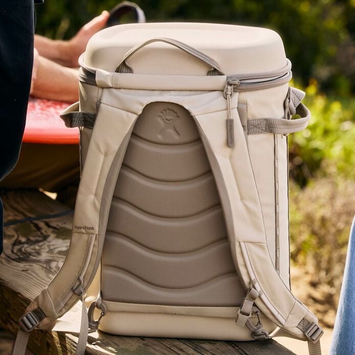 carryouttm-backpack-22-l-n7 hf_carryout_bouwer_d1_l1_torrey_pines_lifestyle_1841_3.jpg