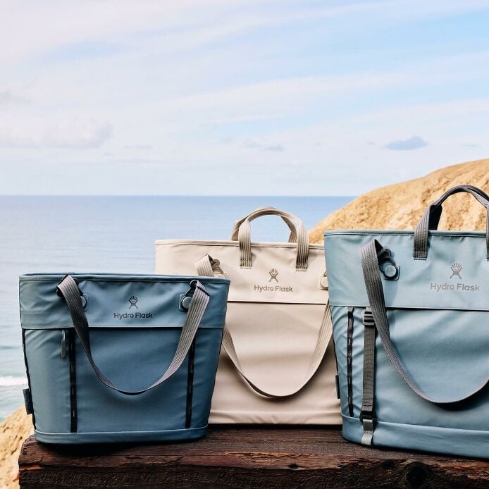 carryouttm-soft-cooler-tote-30-l-z1 hf_carryout_bouwer_d1_l1_torrey_pines_still_life_0055_1_2.jpg