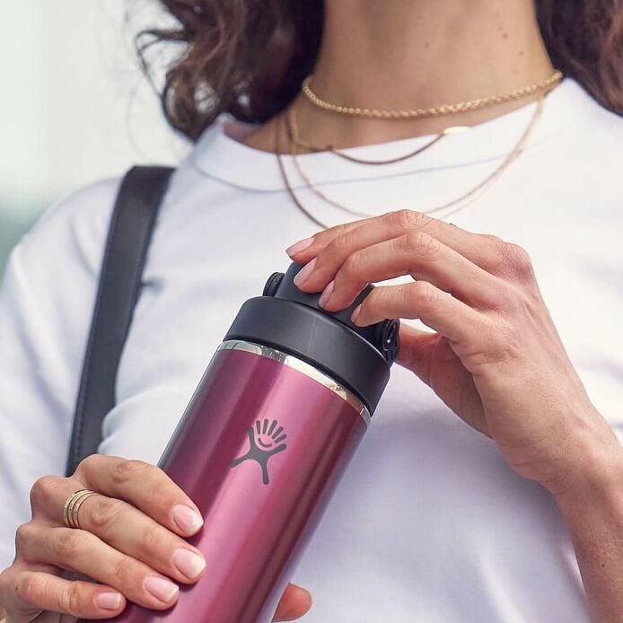 24-oz-lightweight-chug-cap-bottle-r6 hf_s26_lightweight_mcinnis_5123_1_1.jpg