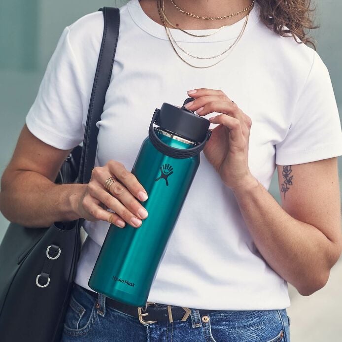 32-oz-lightweight-flex-straw-bottle-e3 hf_s26_lightweight_mcinnis_5167_2_3.jpg