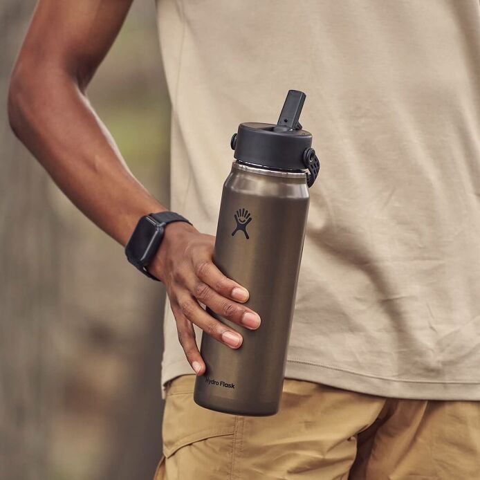 32-oz-lightweight-flex-straw-bottle-e3 hf_s26_lightweight_mcinnis_6345_2_3.jpg