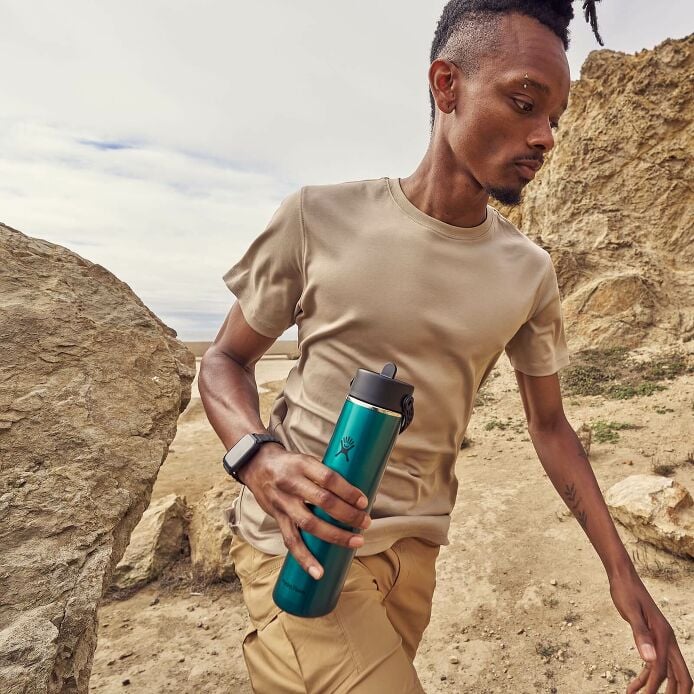 24-oz-lightweight-flex-straw-bottle-d4 hf_s26_lightweight_mcinnis_6828_4.jpg