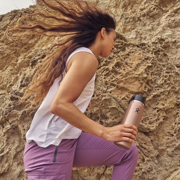32-oz-lightweight-flex-straw-bottle-e3 hf_s26_lightweight_mcinnis_6946_1_3.jpg