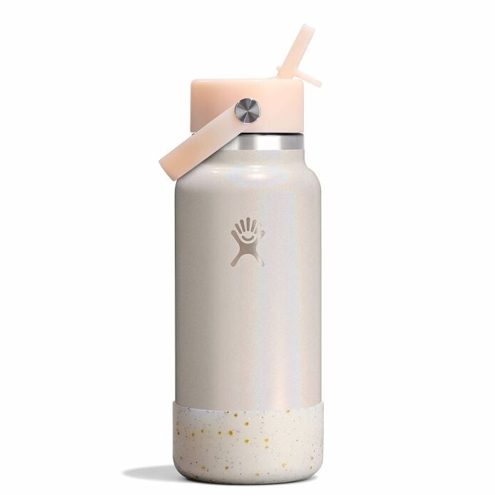 medium-boot-s0 le-f25w32-g-32-oz-wide-flex-straw-cap-glimmer-cream-straight-withboot_1_1_1.jpg
